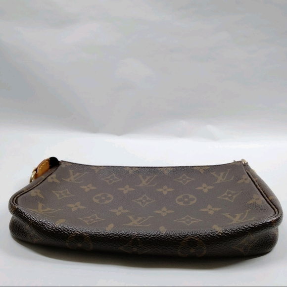 Louis Vuitton Signiture Brown Mono Pochette W/ LV Chain (EUC)(COA)✨️ - Picture 4 of 9
